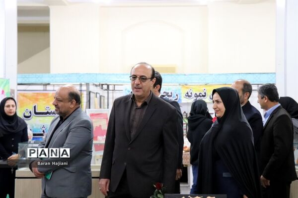 افتتاحیه نمایشگاه دست سازه‌های دانش‌آموزان  با مشارکت اولیا در بوشهر