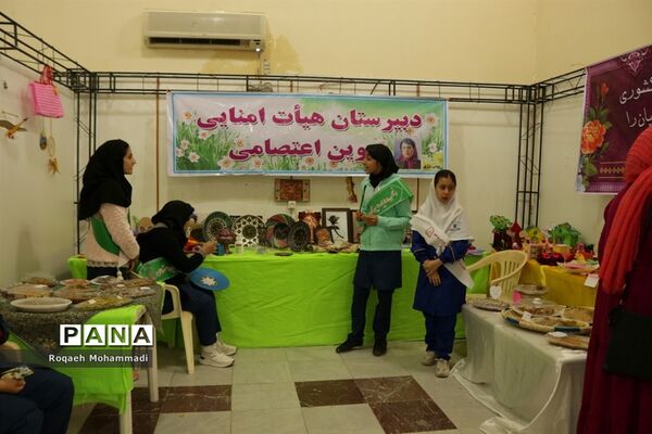 افتتاحیه نمایشگاه دست سازه‌های دانش‌آموزان  با مشارکت اولیا در بوشهر