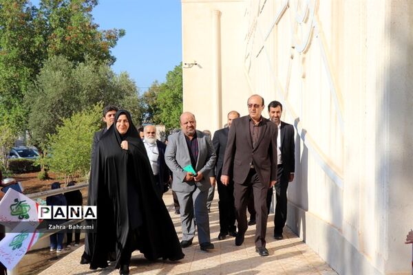 افتتاحیه نمایشگاه دست سازه‌های دانش‌آموزان  با مشارکت اولیا در بوشهر