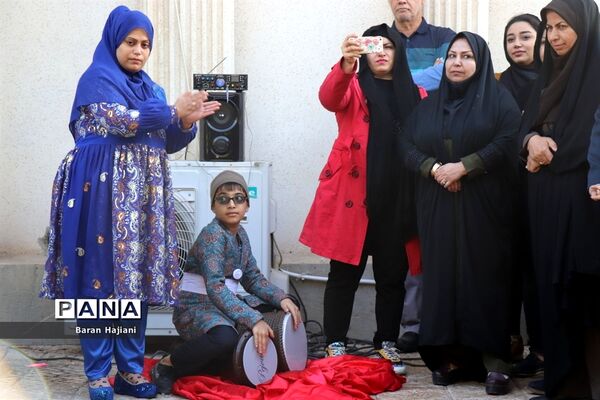 افتتاحیه نمایشگاه دست سازه‌های دانش‌آموزان  با مشارکت اولیا در بوشهر