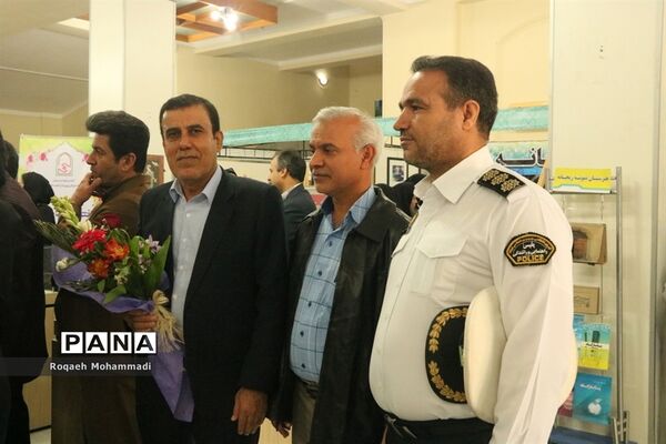 افتتاحیه نمایشگاه دست سازه‌های دانش‌آموزان  با مشارکت اولیا در بوشهر