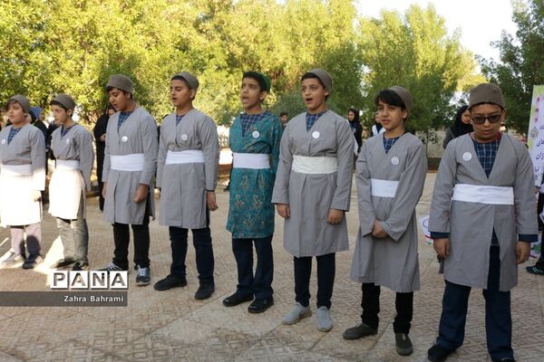 افتتاحیه نمایشگاه دست سازه‌های دانش‌آموزان  با مشارکت اولیا در بوشهر
