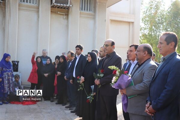 افتتاحیه نمایشگاه دست سازه‌های دانش‌آموزان  با مشارکت اولیا در بوشهر