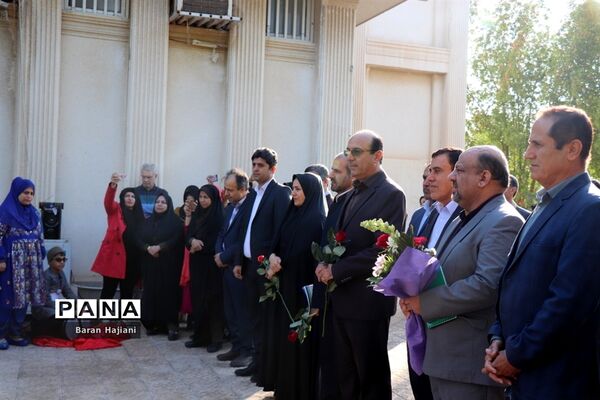 افتتاحیه نمایشگاه دست سازه‌های دانش‌آموزان  با مشارکت اولیا در بوشهر