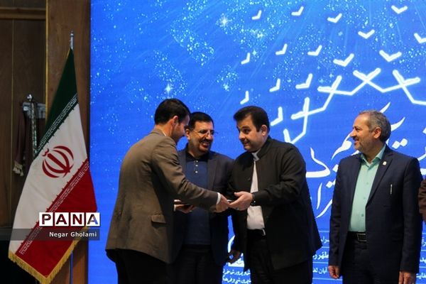 آیین اختتامیه سومین دوره مسابقات کشوری همخوانی قرآن کریم و مدیحه سرایی دانش‌آموزان دختر