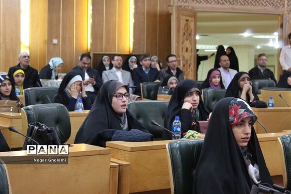 آیین اختتامیه سومین دوره مسابقات کشوری همخوانی قرآن کریم و مدیحه سرایی دانش‌آموزان دختر