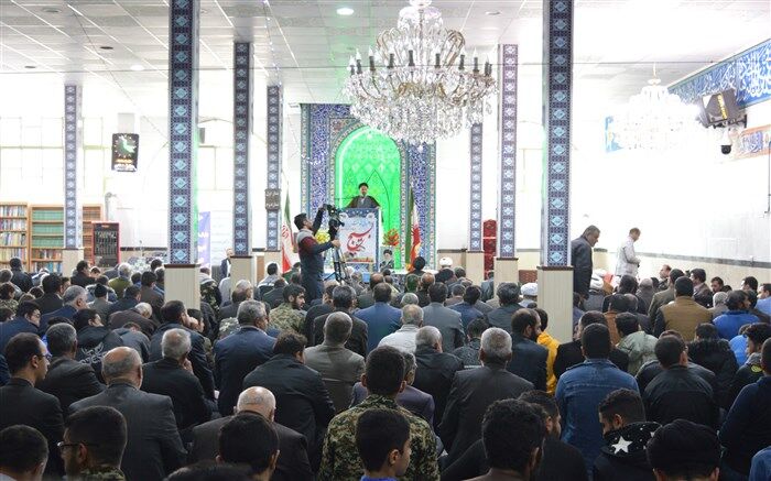 امام جمعه فیروزکوه: اگر مردم پایِ کار هستند به خاطر نظام و شهدا است.