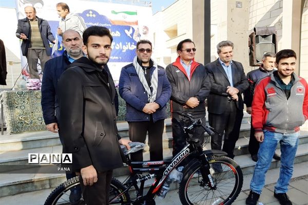 پیاده‌روی فرهنگیان بسیجی به‌مناسبت گرامیداشت هفته بسیج در ارومیه