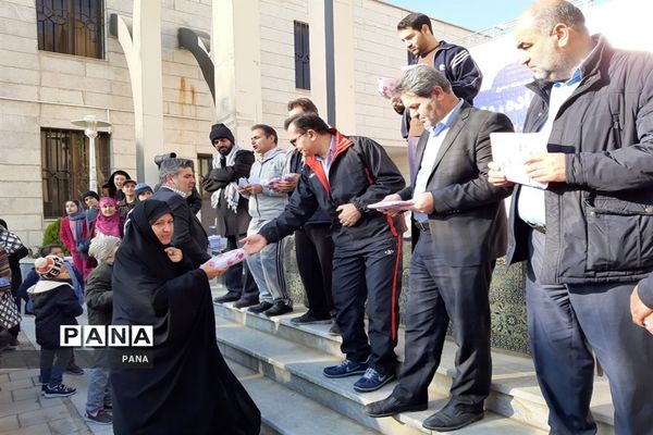 پیاده‌روی فرهنگیان بسیجی به‌مناسبت گرامیداشت هفته بسیج در ارومیه