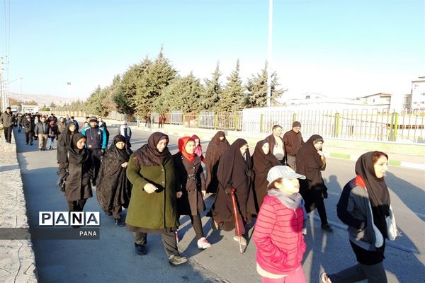 پیاده‌روی فرهنگیان بسیجی به‌مناسبت گرامیداشت هفته بسیج در ارومیه