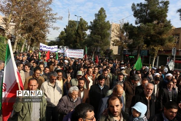 راهپیمایی مردم قزوین درحمایت از امنیت و اقتدار ایران اسلامی