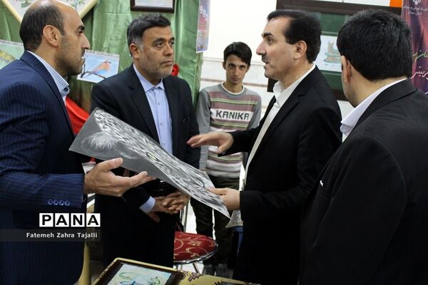 بازدید رئیس اداره کانون‌های فرهنگی و تربیتی از غرفه‌های اولین جشنواره دستاوردهای کانون‌های استان سمنان