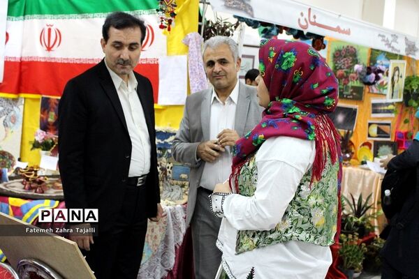 بازدید رئیس اداره کانون‌های فرهنگی و تربیتی از غرفه‌های اولین جشنواره دستاوردهای کانون‌های استان سمنان