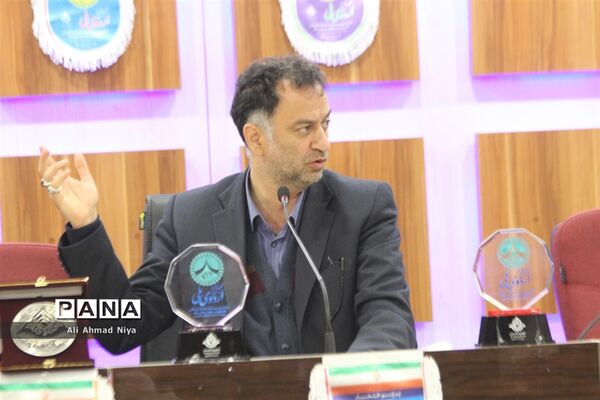 آیین تجلیل از پیشتازان برتر استان قم