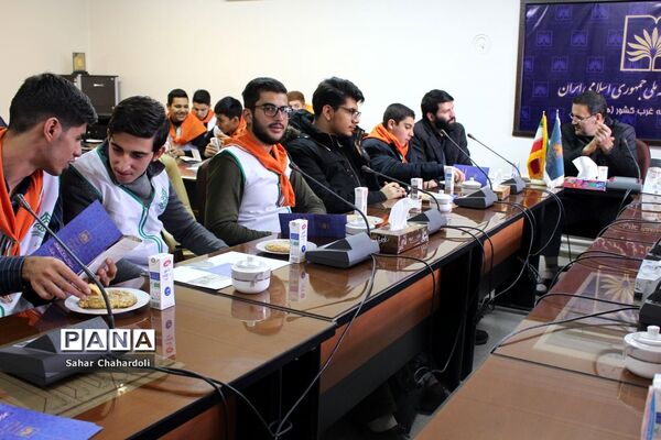 بازدید دانش‌آموزان پیشتاز هنرستان شهید شبیری از کتابخانه ملی غرب کشور