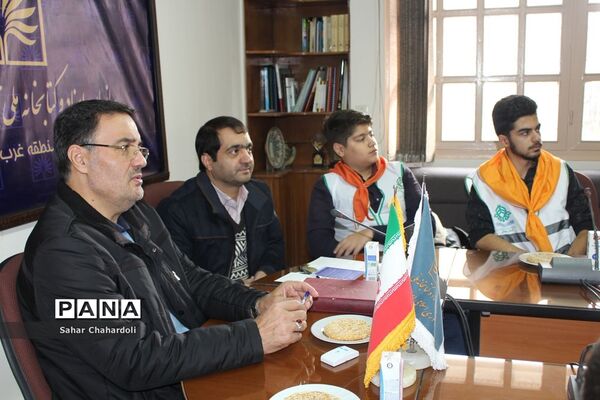 بازدید دانش‌آموزان پیشتاز هنرستان شهید شبیری از کتابخانه ملی غرب کشور