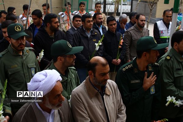 عطر افشانی گلزار شهدای رباط کریم به مناسبت هفته بسیج