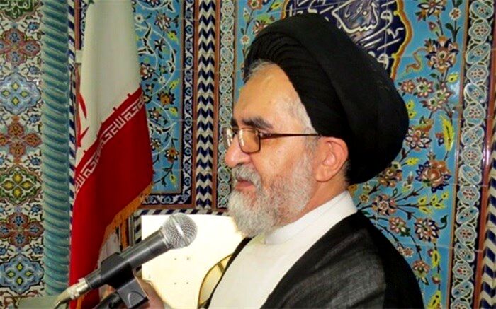 امام‌جمعه ابرکوه: رونق تولید ملی  اصلی‌ترین راهکار برون‌رفت از مشکلات اقتصادی است