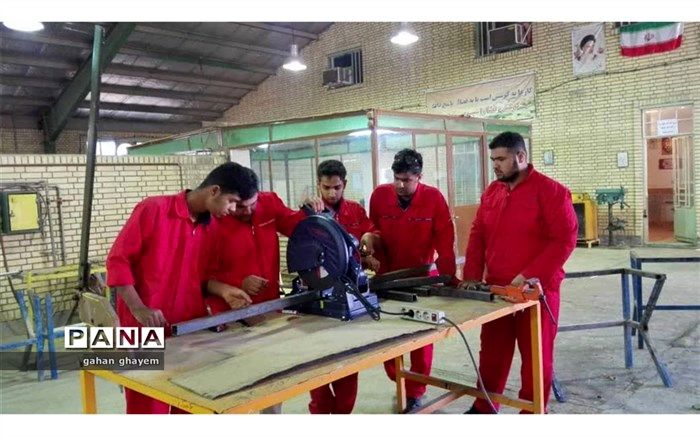 اجرای طرح ایران مهارت در مدارس متوسطه اول آبادان