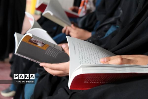 بازدید دانش ‌آموزان از نمایشگاه کتاب در گله‌دار