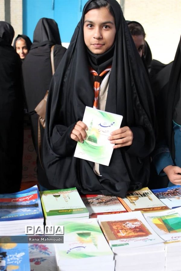 بازدید دانش ‌آموزان از نمایشگاه کتاب در گله‌دار