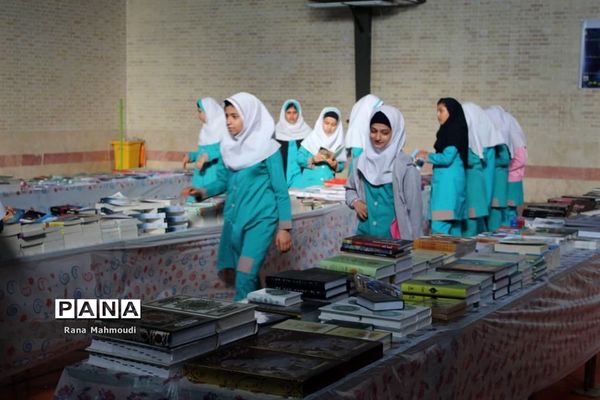 بازدید دانش ‌آموزان از نمایشگاه کتاب در گله‌دار