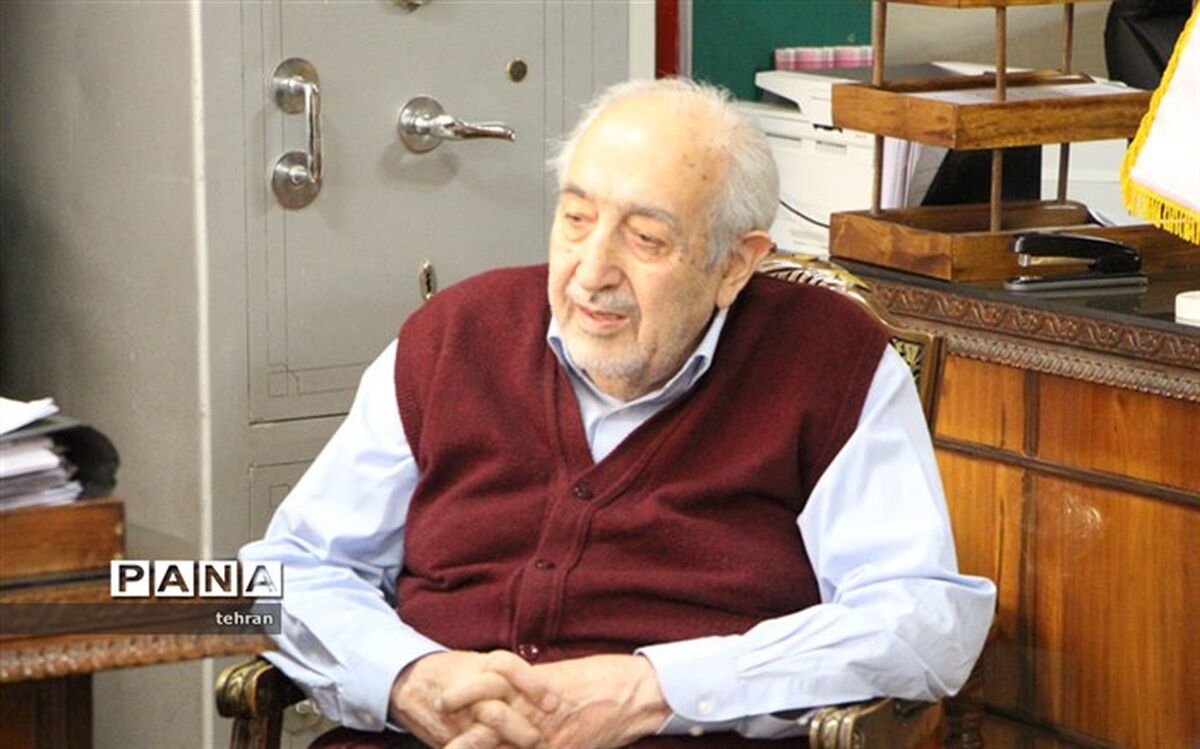 تقدیر از «محمدحسن شمس فرد» خیر مدرسه ساز منطقه۱۶
