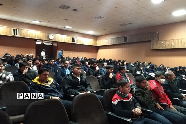 آیین تقدیر از دانش آموزان ممتاز مسابقات قرآن و عترت ناحیه 4 شیراز