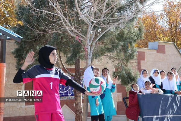 افتتاحیه مسابقات لیگ والیبال دختران دانش‌آموز در آباده