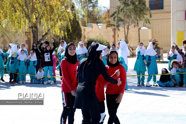 افتتاحیه مسابقات لیگ والیبال دختران دانش‌آموز در آباده
