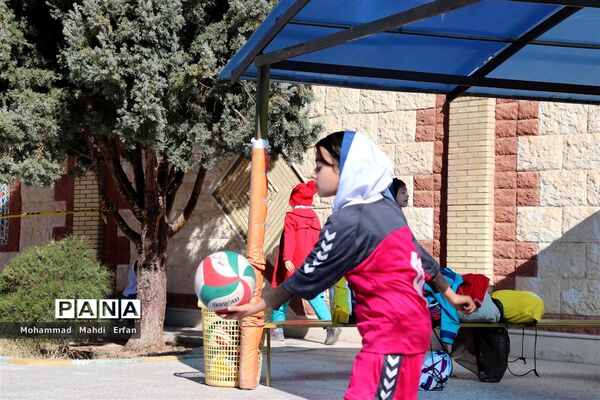 افتتاحیه مسابقات لیگ والیبال دختران دانش‌آموز در آباده