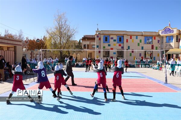 افتتاحیه مسابقات لیگ والیبال دختران دانش‌آموز در آباده