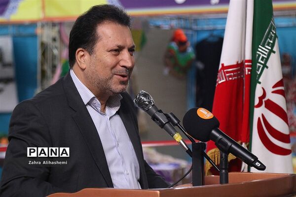 افتتاح نمایشگاه دست‌سازه‌های دانش‌آموزان با نیازهای ویژه شهر تهران