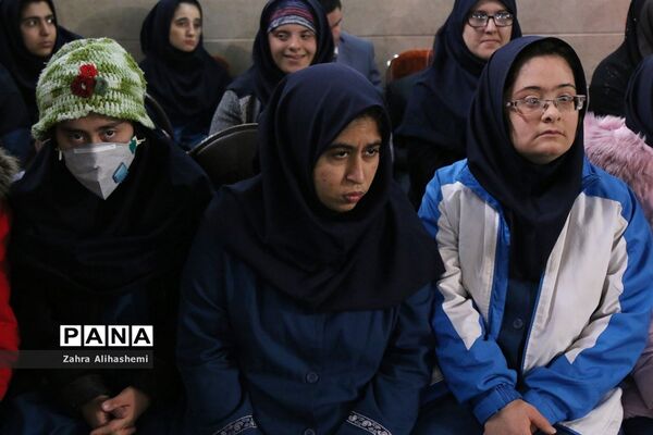 افتتاح نمایشگاه دست‌سازه‌های دانش‌آموزان با نیازهای ویژه شهر تهران