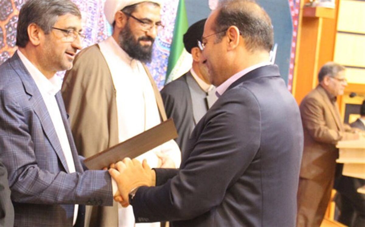 تقدیر از مدیرکل آموزش‌ و پرورش استان همدان به عنوان متولی برتر در حوزه نماز
