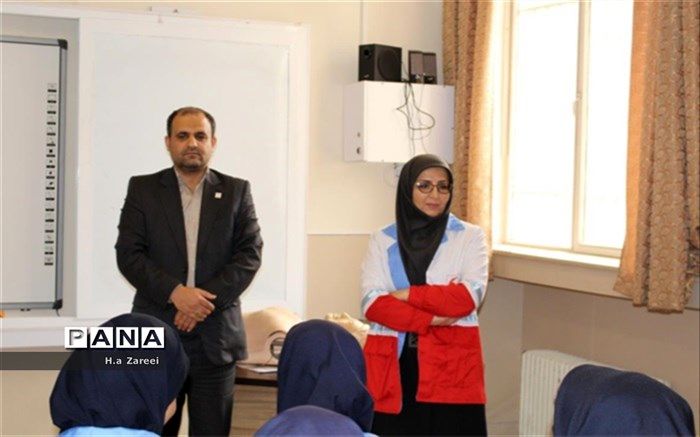 طرح دادرس در دبیرستان حضرت خدیجه کبری(س) اصفهان برگزار شد