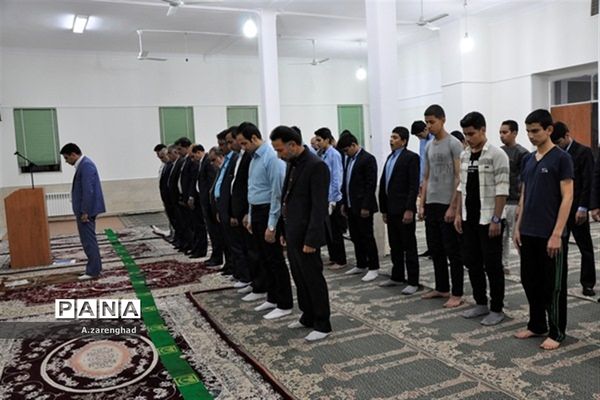 بازدیدمدیرکل آموزش و پرورش استان یزد از هنرستان نمونه دولتی خادمی