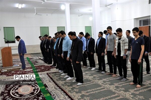 بازدیدمدیرکل آموزش و پرورش استان یزد از هنرستان نمونه دولتی خادمی