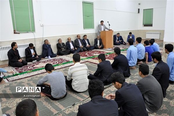 بازدیدمدیرکل آموزش و پرورش استان یزد از هنرستان نمونه دولتی خادمی