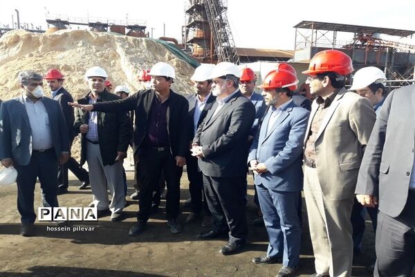 بازدید استاندار خراسان جنوبی از کارخانه چدن کویر خاوران شهرستان خوسف