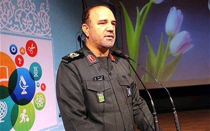 فرمانده سپاه عاشورا: معلمین با روحیه انقلابی و دینی در تربیت فرزندان این کشور مجاهدت کنند