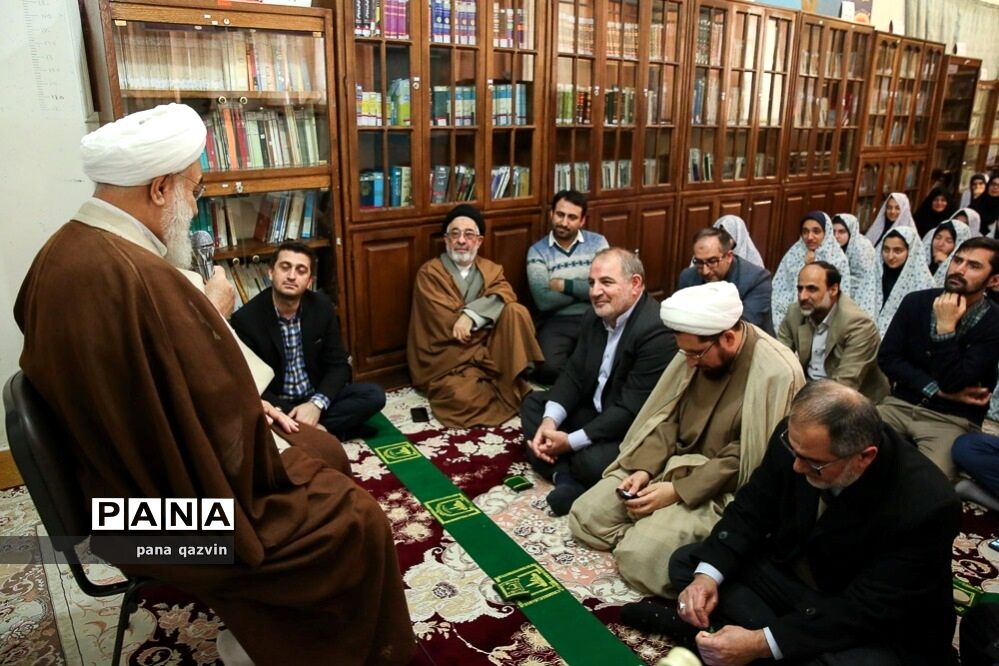 پاسخگویی امام جمعه قزوین به سئوالات دانش آموزان