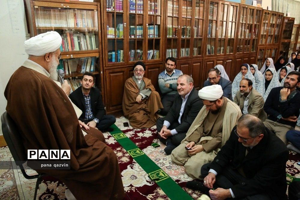 پاسخگویی امام جمعه قزوین به سئوالات دانش آموزان