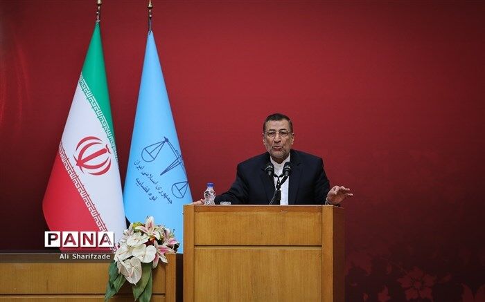 وزیردادگستری: در تلاشیم آثار تورمی افزایش قیمت بنزین را به حداقل برسانیم
