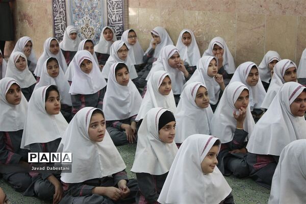 آموزش کمک‌های اولیه  در مدارس ایمن منطقه مروست
