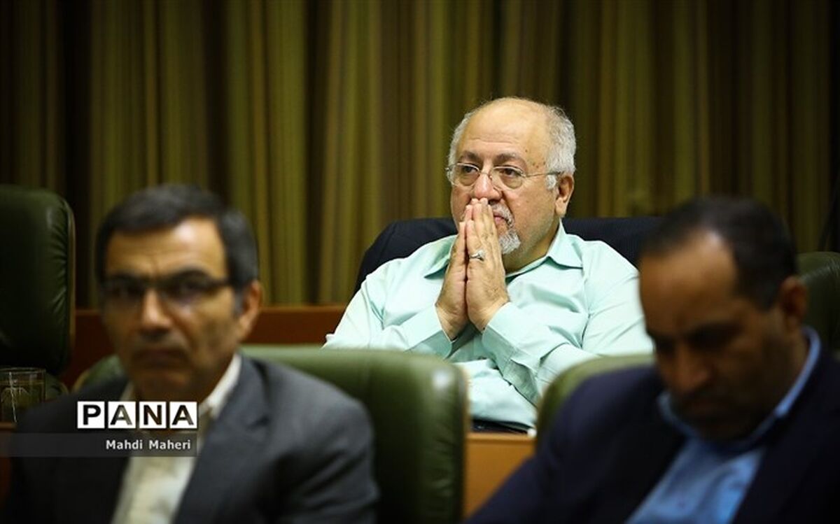 حق شناس:  سالانه ۳۰۰ ساعت از وقت هر شهروند تهرانی در ترافیک از دست می‌رود