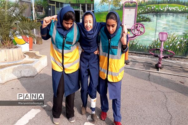 مانور زلزله در آموزشگاه دخترانه ارشاد ناحیه دو شهر ری