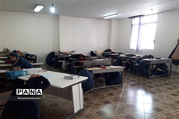 مانور زلزله در آموزشگاه دخترانه ارشاد ناحیه دو شهر ری