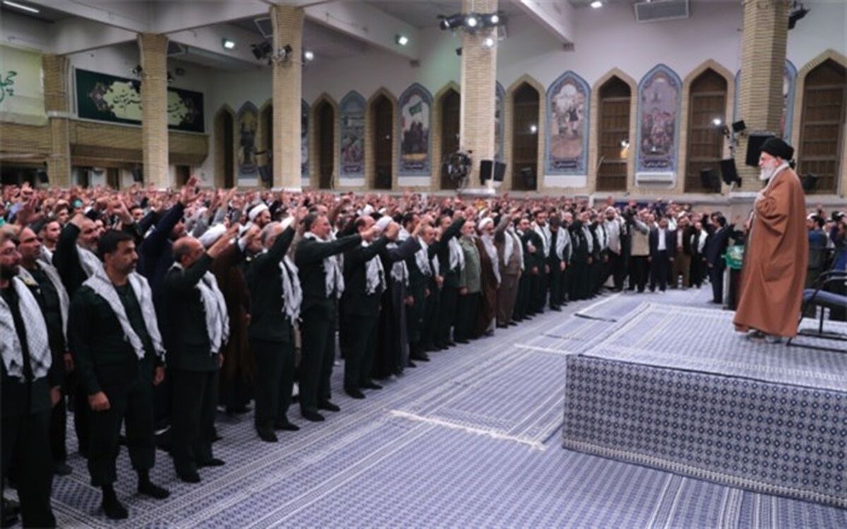 رهبر انقلاب: ملت ایران ثابت کرد قدرتمند و با عظمت است