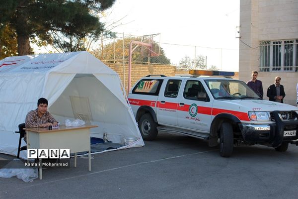 بیست و یکمین مانور سراسری زلزله و ایمنی در دبیرستان سید مرتضی محلات